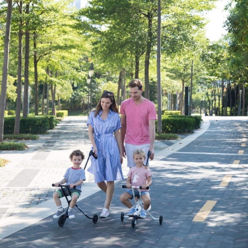 large-Micro-Trike-Mixed-Black-White-2