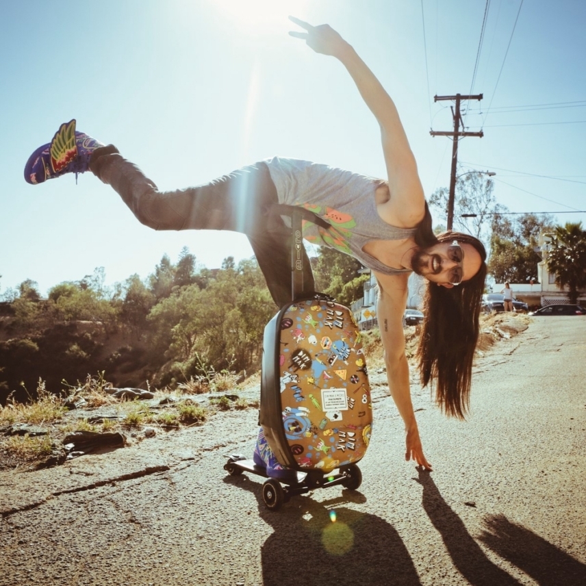 large-Micro-x-Steve-Aoki-Luggage-Sound2go-Comic-Pattern-4