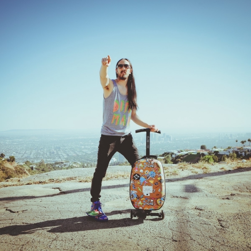 large-Micro-x-Steve-Aoki-Luggage-Sound2go-Comic-Pattern-6