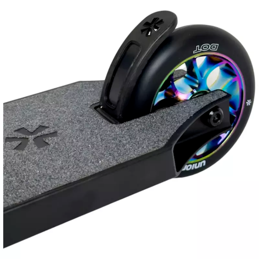 union-dot-m-scooter-black-neochrome-velohunt-4